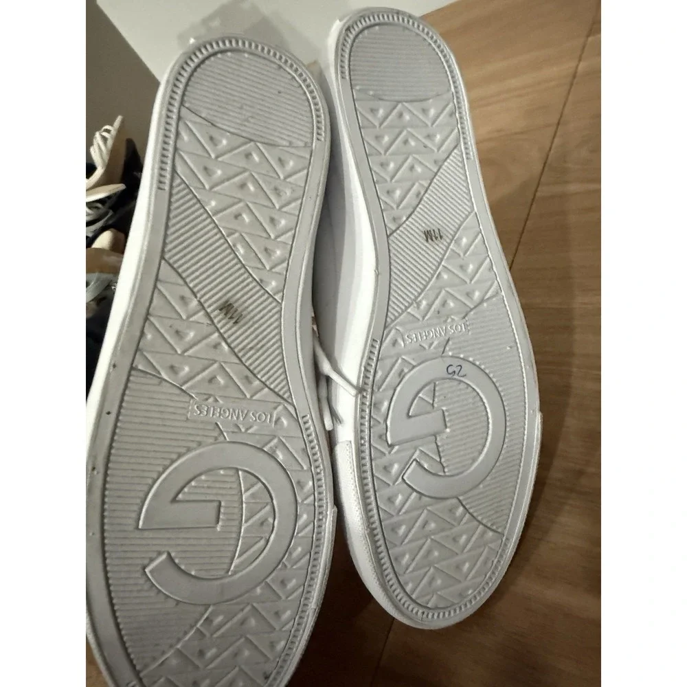 GBG Guess White Low-Top Sneakers w/ Gold Charm Details – Women's Size 11